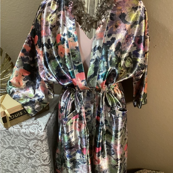 NEW YORK & Co. Colorful Abstract Print Skirt KIMONO - Picture 8 of 16